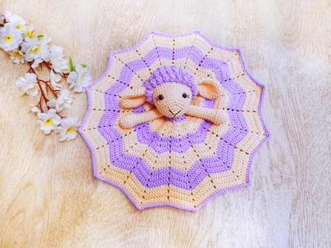 Crochet pattern for comforter / cuddly lamb