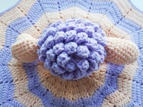 Crochet pattern for comforter / cuddly lamb