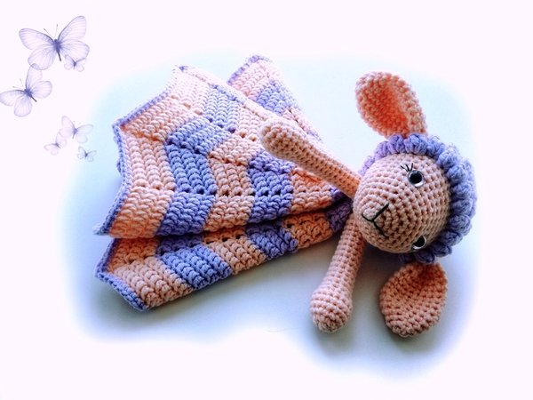 Crochet pattern for comforter / cuddly lamb