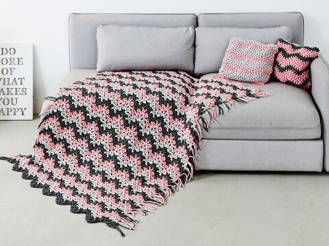 HÄKELDECKE MIT KISSEN