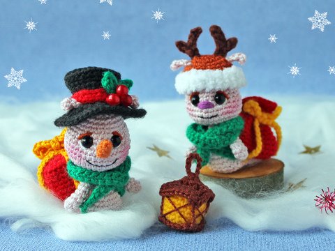 Weihnachten Schnecken. Schneemann und Hirsch