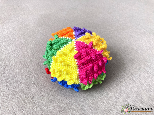Crochet pattern rainbow ball with knobs