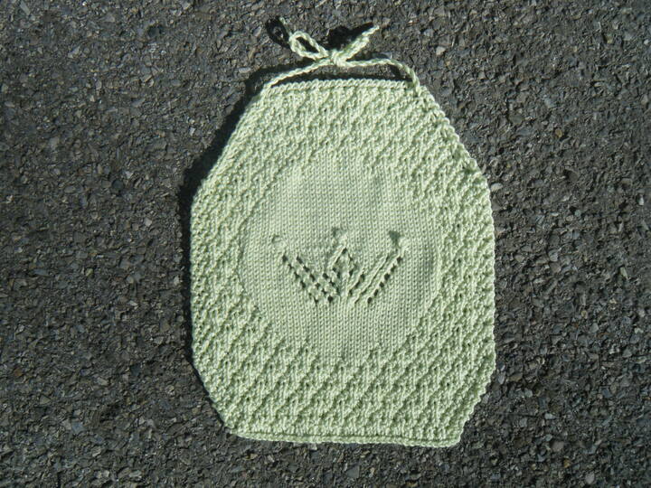 Strickanleitung Babylätzchen "Krone"