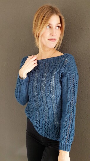 192 Strickanleitung Pullover Loch und Zopf Romina