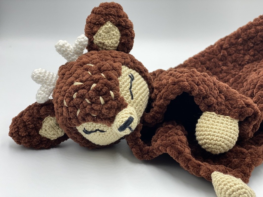 Crochet Pattern - Comforter Deer (Cuddly Deer)