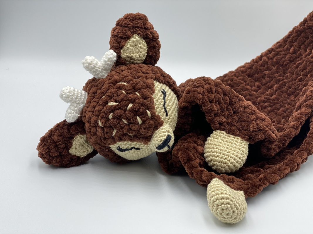 Crochet Pattern - Comforter Deer (Cuddly Deer)