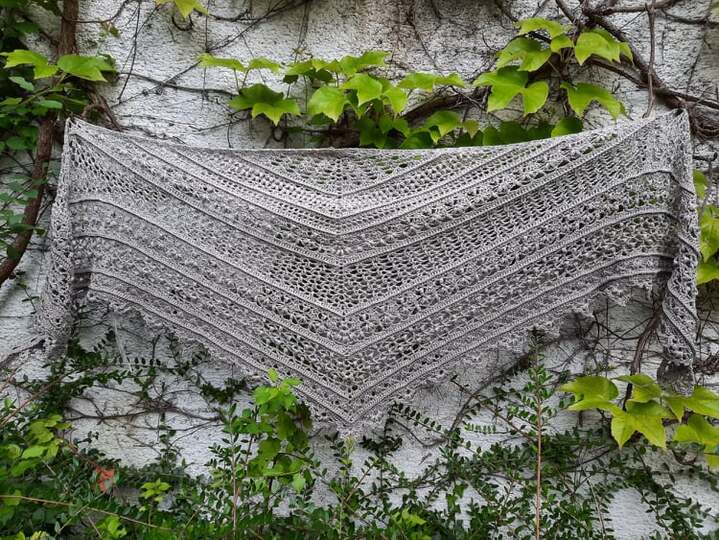 Häkelanleitung für Dreieckstuch "Never give up!" in zwei Varianten