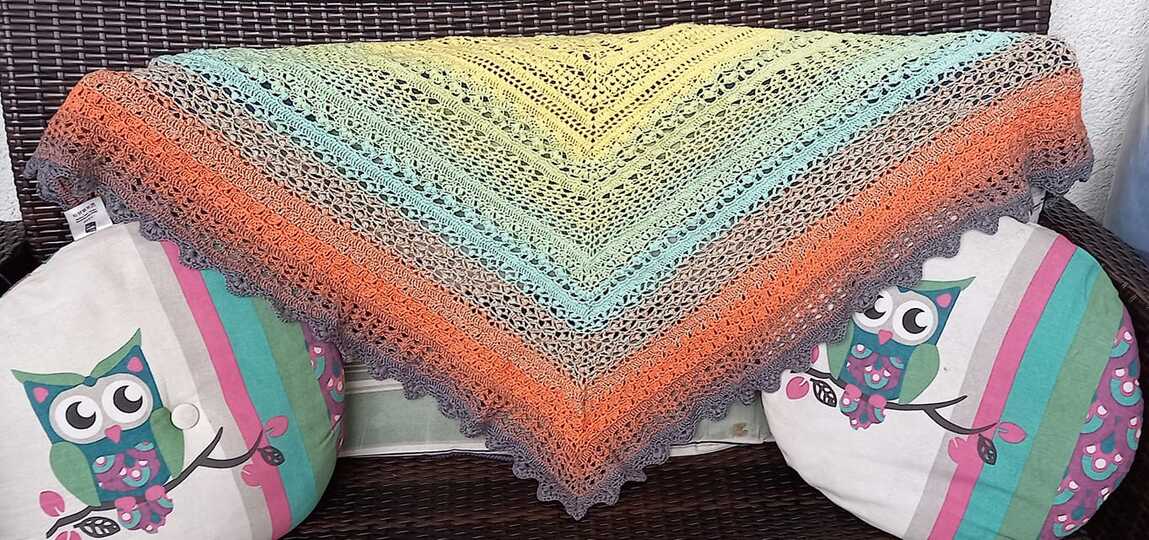 Häkelanleitung für Dreieckstuch "Never give up!" in zwei Varianten