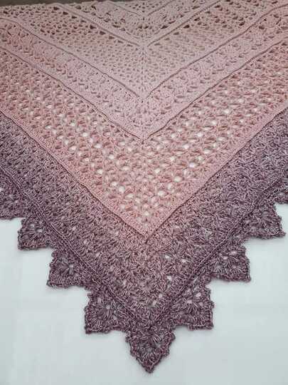 Häkelanleitung für Dreieckstuch "Never give up!" in zwei Varianten