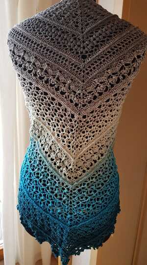 Häkelanleitung für Dreieckstuch "Never give up!" in zwei Varianten