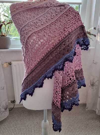 Häkelanleitung für Dreieckstuch "Never give up!" in zwei Varianten