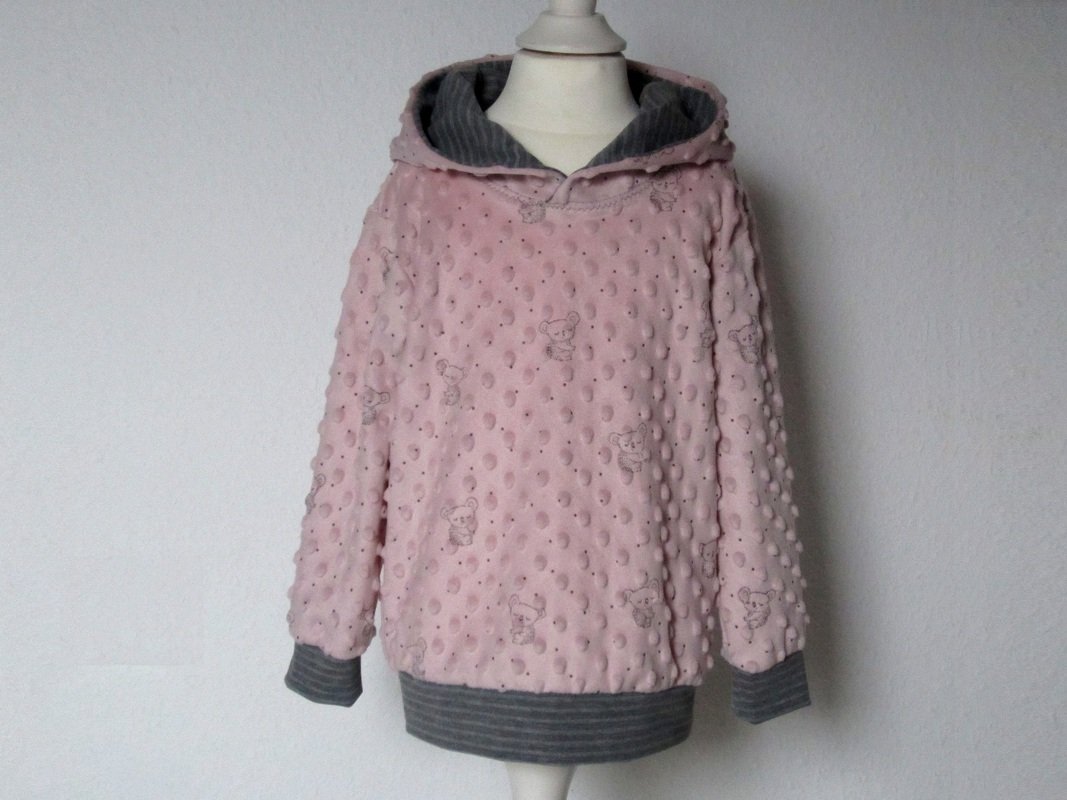 Rosa Kinder-Kapuzenpullover mit genopptem Stoff, Teddy-Motiv und grauen gestreiften Bündchen