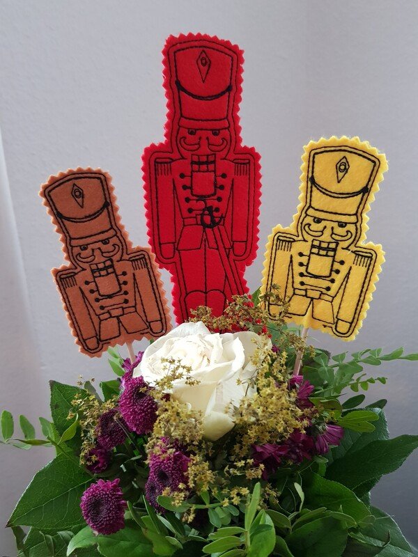 ITH Stickdatei Nussknacker Anhänger und Stabstickdatei - Bild 11