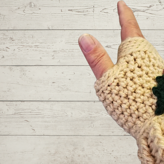 Pattern Holly and Berries Fingerless Gloves - Image 5