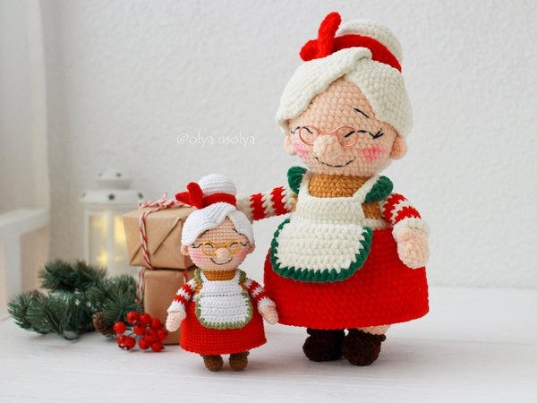 2 in 1 Santa Claus and Mrs.Claus Amigurumi Crochet Pattern