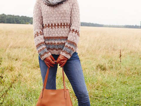 Häkelanleitung: Gerader, gehäkelter Pullover mit mäßigem Trompetenärmel