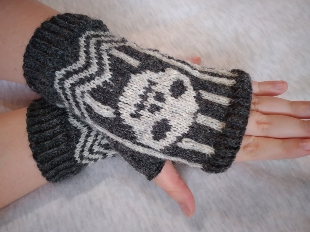 Strickanleitung Handstulpen "Skull" für Kinder - Bild 3