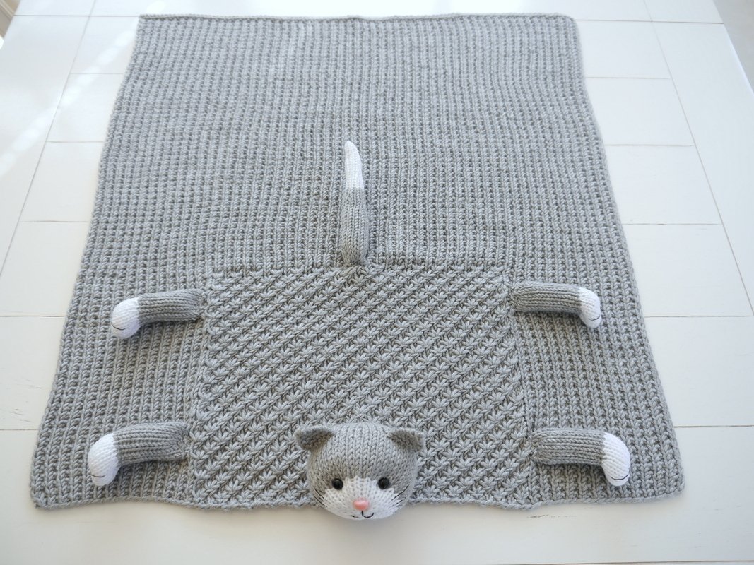 252E – Knitted Baby Blanket MIEZI