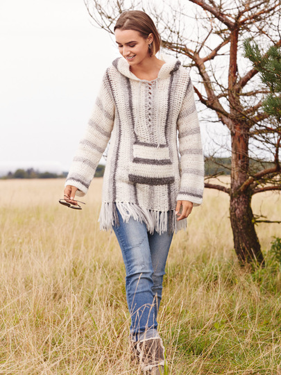 Häkelanleitung: Stäbchenmuster gehäkelter Pulli mit Kapuze und Fransensaum