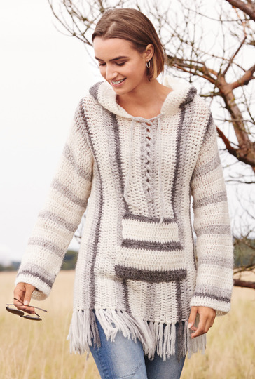 Häkelanleitung: Stäbchenmuster gehäkelter Pulli mit Kapuze und Fransensaum