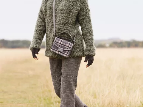 Häkelanleitung: Knooking: Die Technik macht den Kapuzen-Pulli kuschlig warm