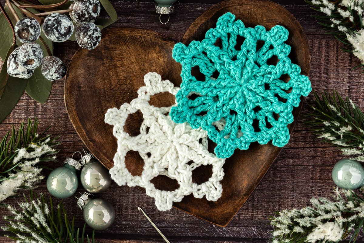 Schneeflocken häkeln mit Reliefmuster | Häkelanleitung für Winterdeko