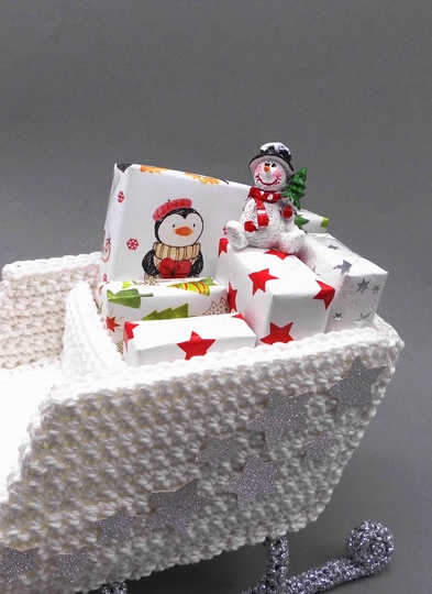 Crochet pattern sleigh Christmas decoration & gift - easy and versatile