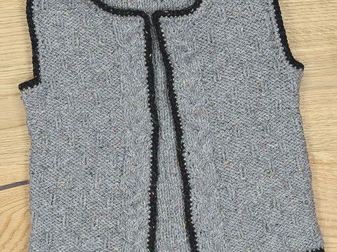 Strickanleitung Kindertrachtenweste "Tweed" 762036