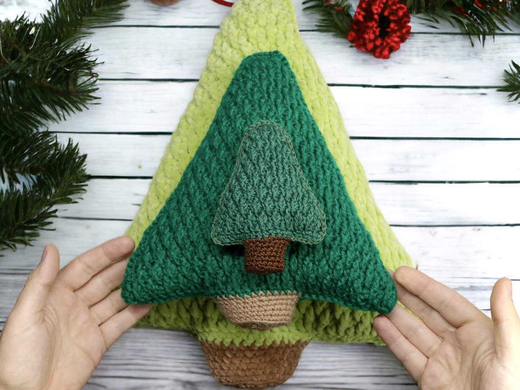 Christmas tree pillow - crochet pattern | decoration | gift - Image 2