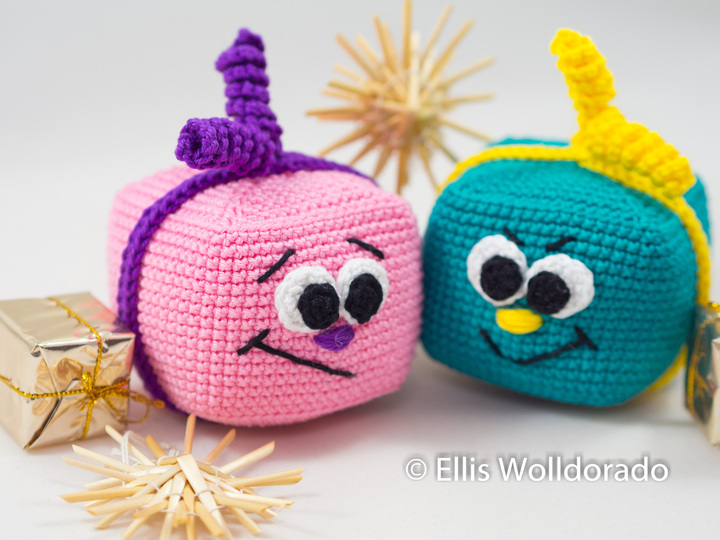 Freche Geschenkpäckchen (als z. B. Weihnachtskugelersatz), Häkelanleitung