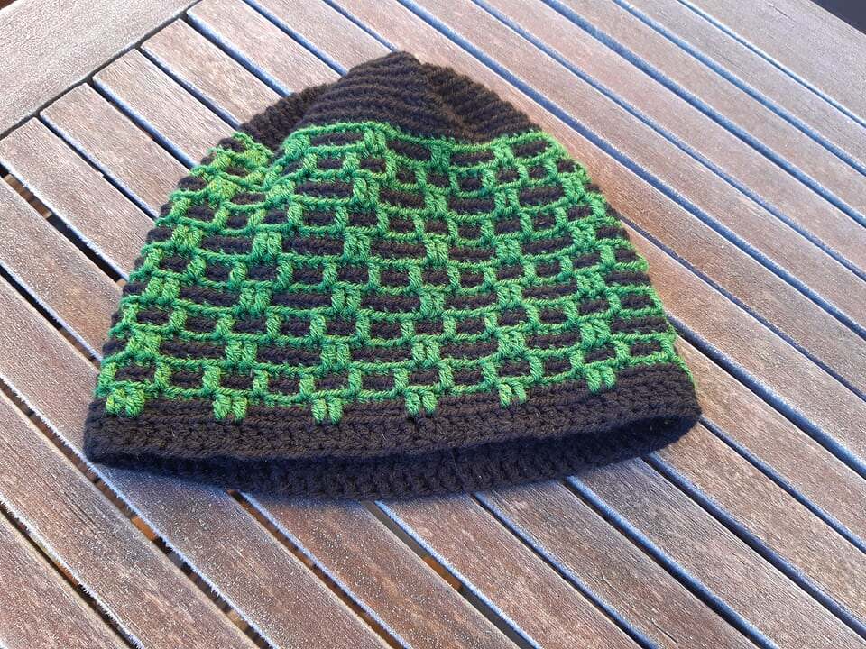 Damen-Beanie mit zweifarbigem Kästchenmuster und breitem Rand