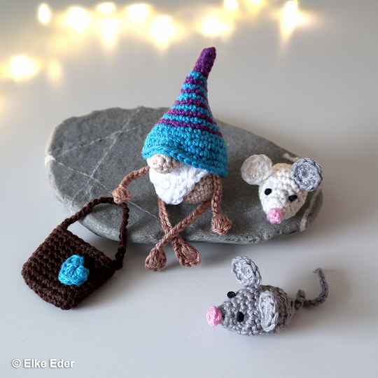 Wichtel mit Tasche und Maus  - Baumschmuck, Kantenhocker, Tischdeko