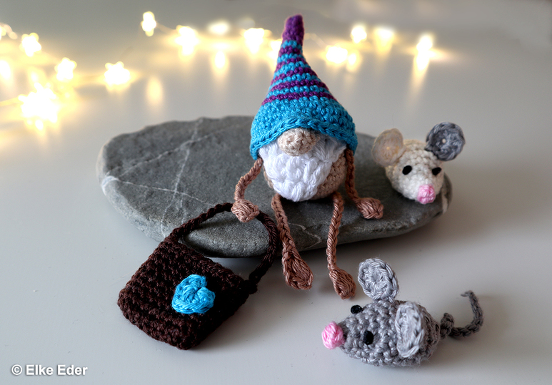 Wichtel mit Tasche und Maus  - Baumschmuck, Kantenhocker, Tischdeko