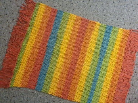 Häkelanleitung für einen schnellen Kinderteppich aus dicker Wolle!