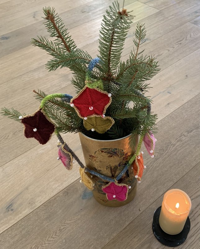 Anleitung Weihnachtsdeko: Gestrickte Sternengirlande - Bild 3