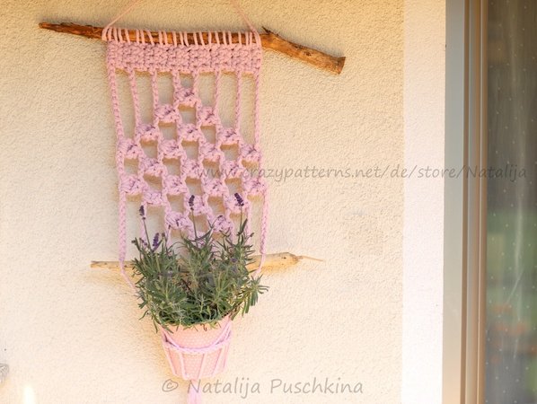Gehäkelte Hängepflanze, crochet plant, mit Makramee-Aufhänger