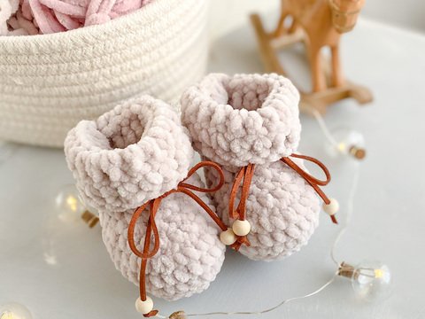 Häkelanleitung Plushy Booties, Babyschühchen