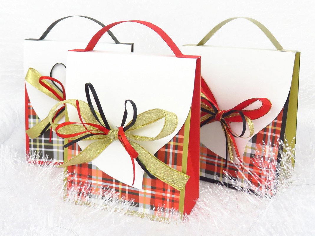 Geschenktasche mit Schottenkaro – Bastelanleitung und Vorlagen