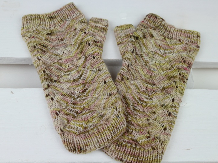 Strickanleitung Handstulpen mit Ajourmuster | Pulswärmer stricken PDF