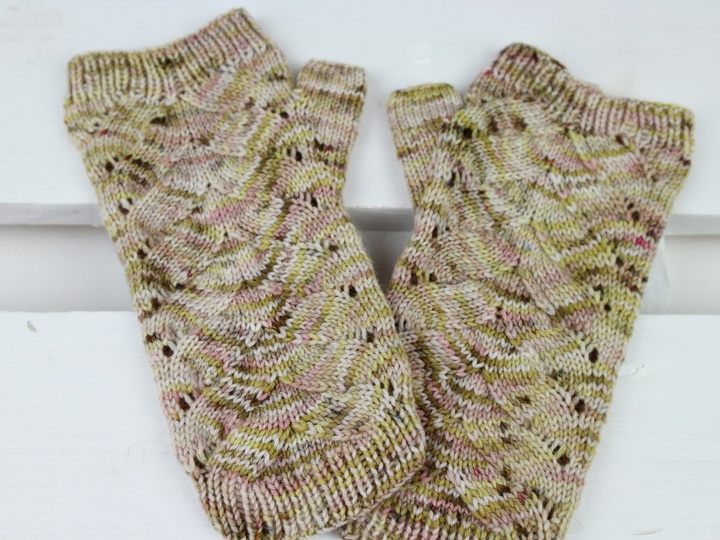 Strickanleitung Handstulpen mit Ajourmuster | Pulswärmer stricken PDF