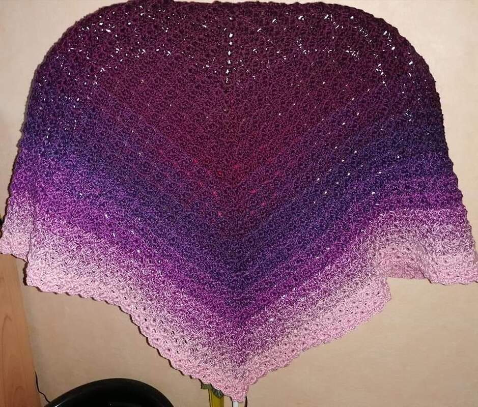 kostenlose Häkelanleitung Dreieckstuch Christin mit schönem Reliefmuster - Bild 11