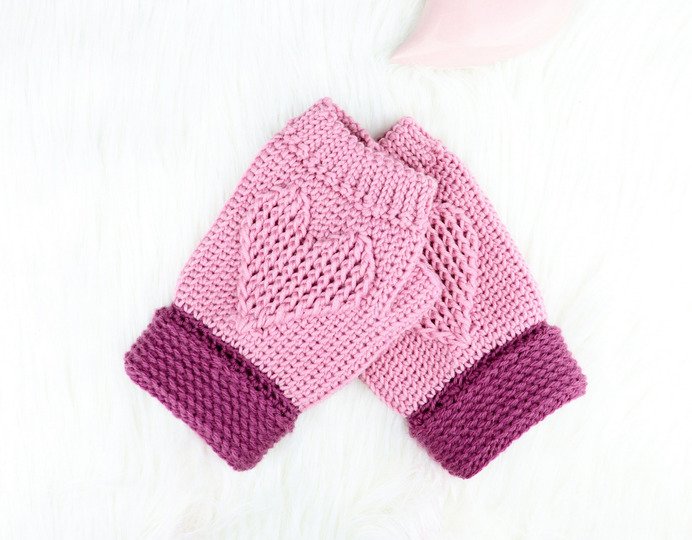 Hand gloves (mittens) with the heart, for adults and children from 6 y.