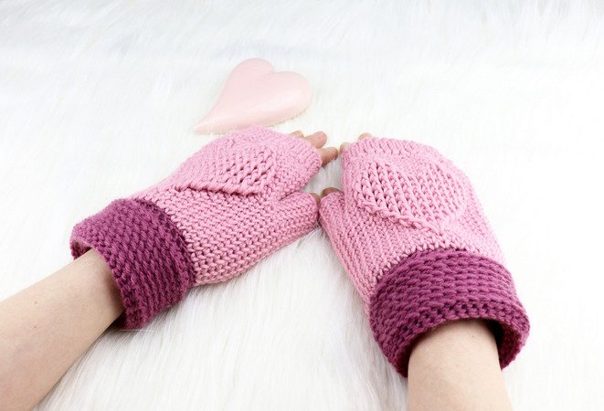 Hand gloves (mittens) with the heart, for adults and children from 6 y.