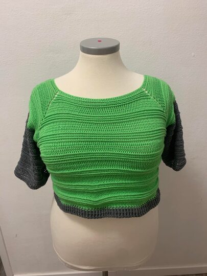 Short but chic - Crop Top Pullover häkeln in allen Damengrößen - RVO