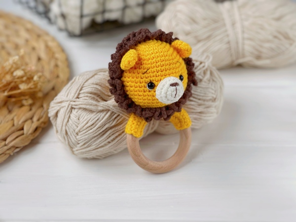 Crochet pattern Baby rattle Lion