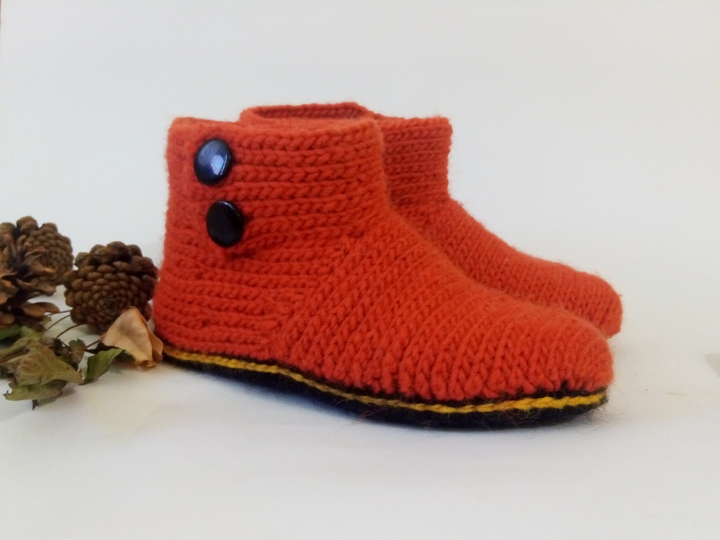 Slippers sneakers and boots. Crochet pattern
