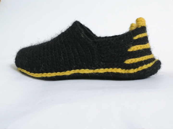 Slippers sneakers and boots. Crochet pattern