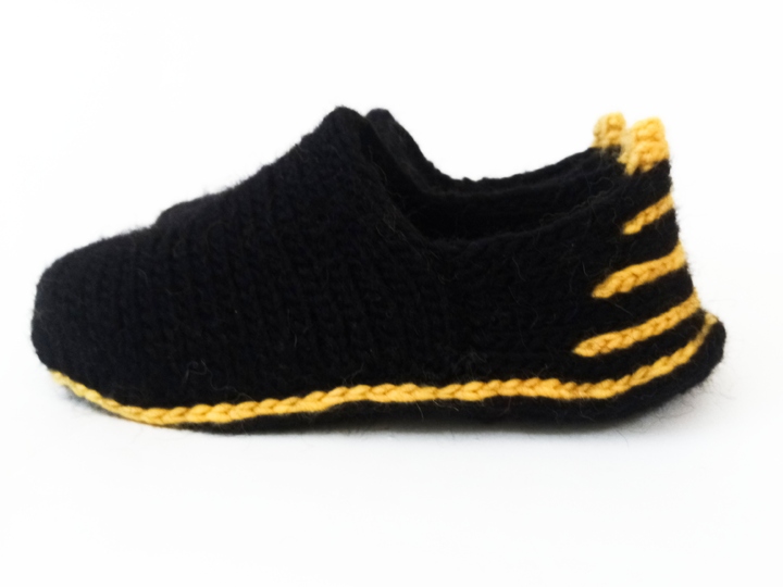 Slippers sneakers and boots. Crochet pattern