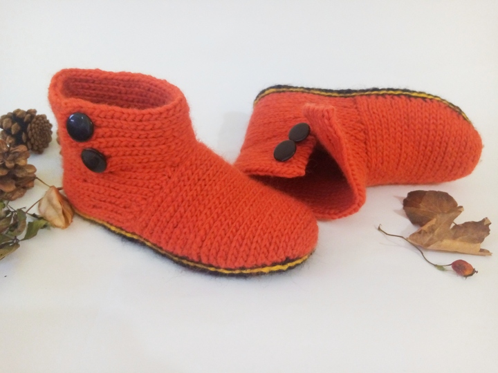 Slippers sneakers and boots. Crochet pattern