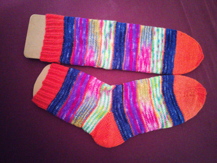 Stino-Socken mit Shadow-Wrap-Ferse und Bandspitze inklusive Sockentabelle
